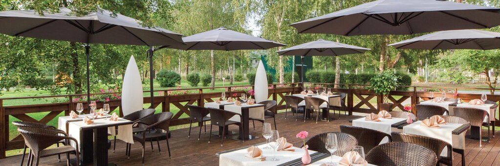 Imagem ilustrativa, fotografia de uma esplanada